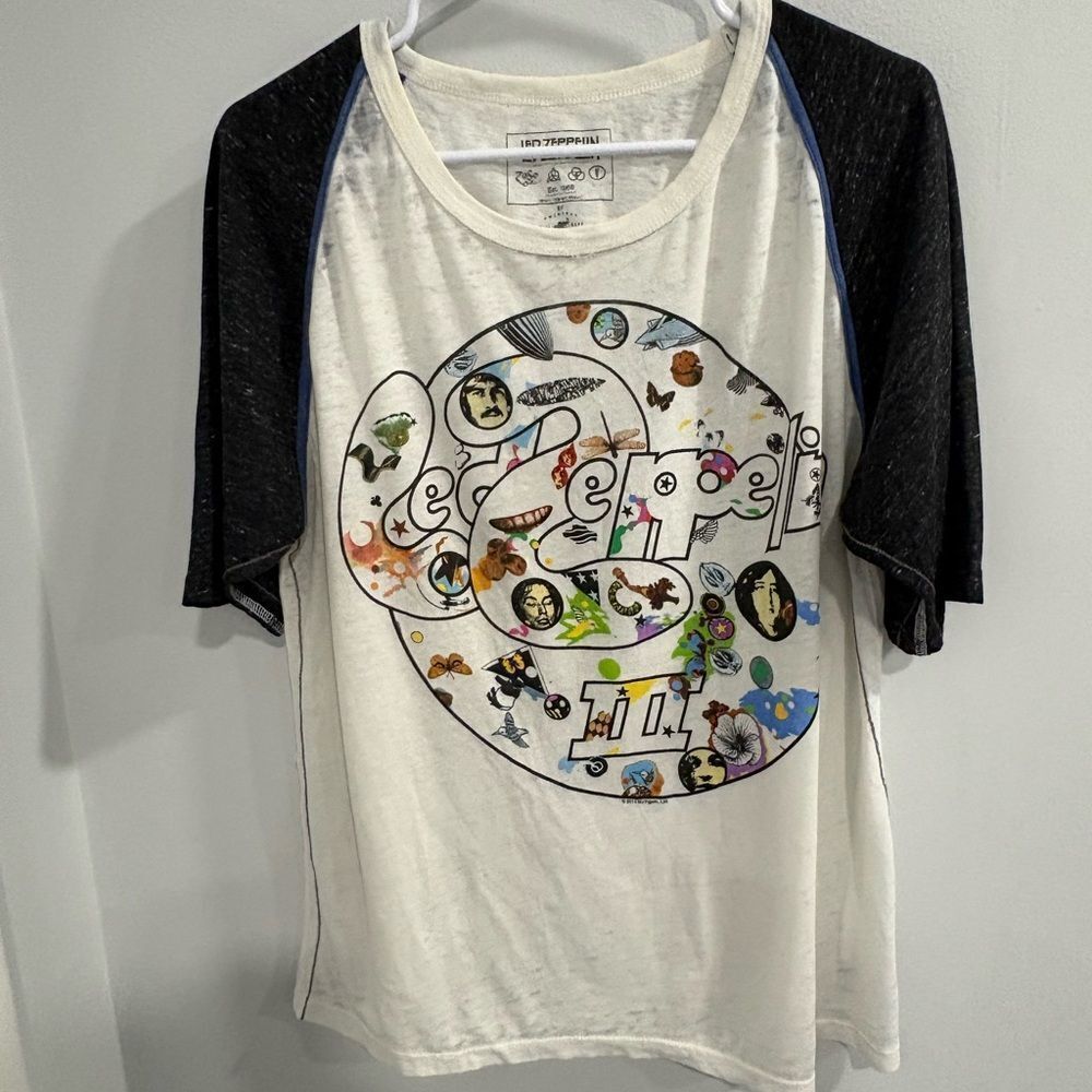Vintage Led Zeppelin III Trunk Ltd Concert White and Black Graphic Tee